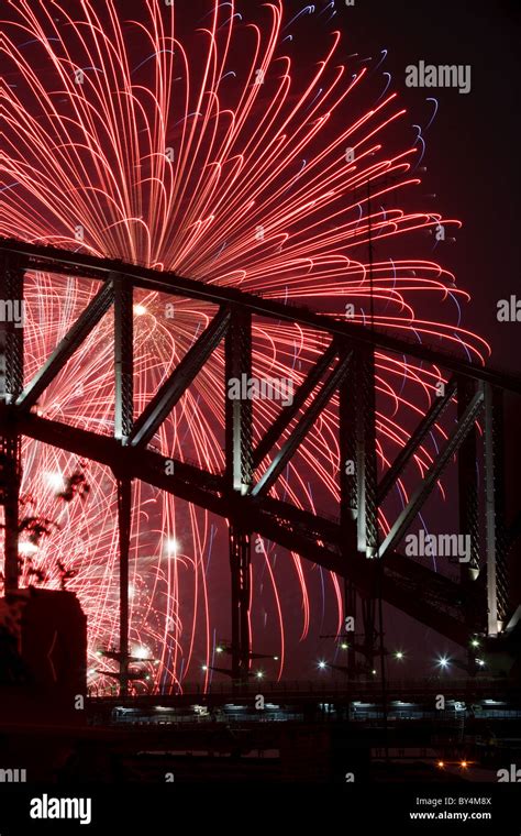 Sydney harbour bridge fireworks hi-res stock photography and images - Alamy