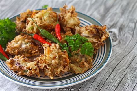 Bakwan Sayur (Crunchy Shredded Vegetable Fritters) | Pimentious