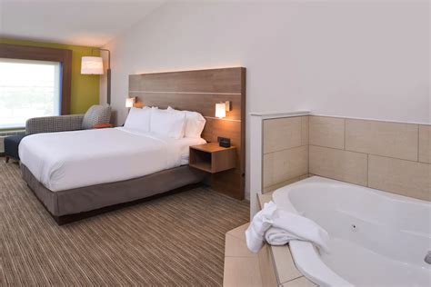 Nebraska Hotels with Jacuzzi in Room ️ Romantic Getaways