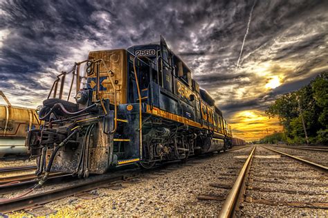 CSX Train #2560 and the Freaky Sky! | HDR creme