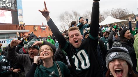 Arizona Restaurant Owner Warns Staff Of Eagles Fans Ahead Of SBLVII