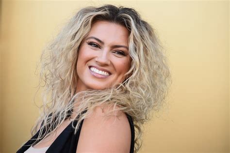 Singer Tori Kelly had a 'scary few days' after reportedly collapsing ...