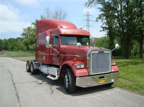 2009 Freightliner FLD120 CLASSIC