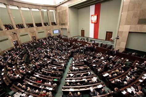 The Polish Sejm adopted a law banning communist propaganda | StopFake