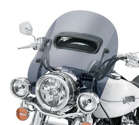 H-D Detachables Wind Splitter Vented Windshield | Harley-Davidson ME