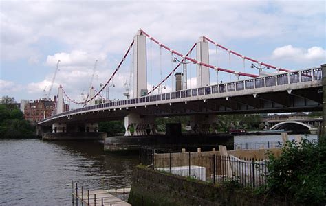 File:Chelsea Bridge, River Thames, London, England.jpg - Wikipedia