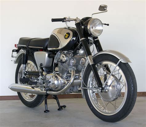 Spotless 1964 Honda Super Hawk 305 CB77 | Vintage honda motorcycles, Honda motorcycles, Honda bikes