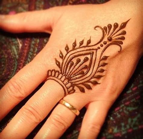 25 Simple Back Hand Mehndi Designs 2021 – SheIdeas