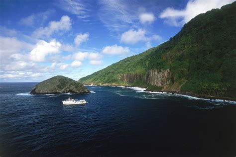 Scientists Need Help Researching Sharks In Cocos Island - DeeperBlue.com