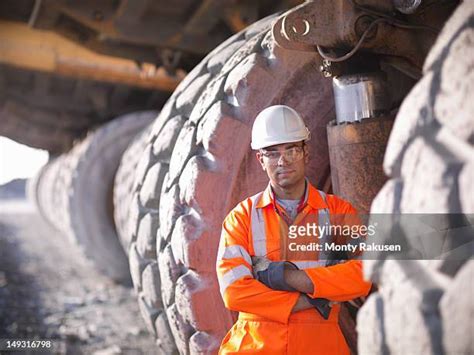 82 Dump Truck Sizes Stock Photos, High-Res Pictures, and Images - Getty ...