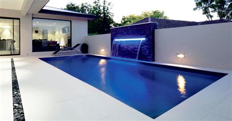 Fiberglass vs. Vinyl Pool vs. Concrete Pool | Leisure Pools Canada