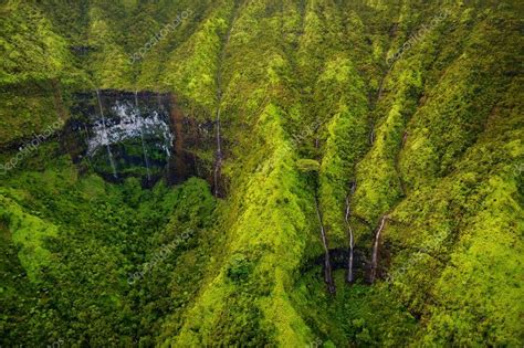 Mount Waialeale in Hawaii — Stock Photo © MNStudio #71836817