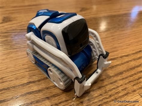 Anki Cozmo Is a Robot That's Fun for the Whole Family