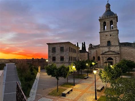 Ciudad Rodrigo /Spain) at sunset - online puzzle