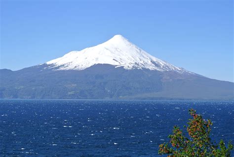 Volcán Osorno-Lago Llanquihue Mount Rainier, Chile, Mountains, Natural ...