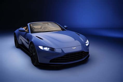 2021 Aston Martin Vantage Roadster races in with fastest convertible roof