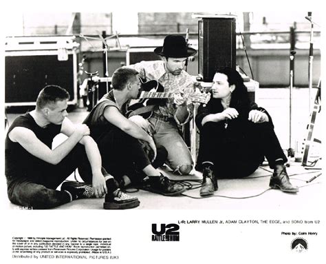 photo en noir et blanc de u2 dans le film