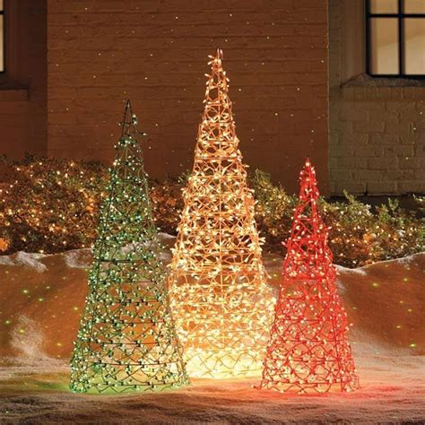 95 Amazing Outdoor Christmas Decorations - DigsDigs