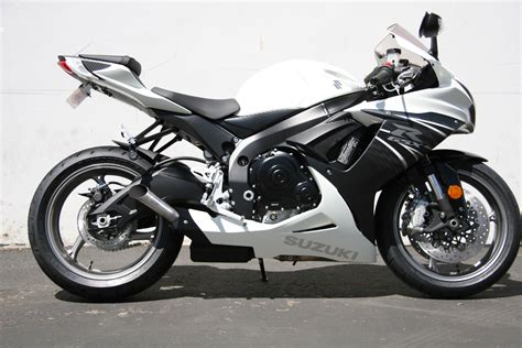 2011 Suzuki GSX-R 600 - Moto.ZombDrive.COM