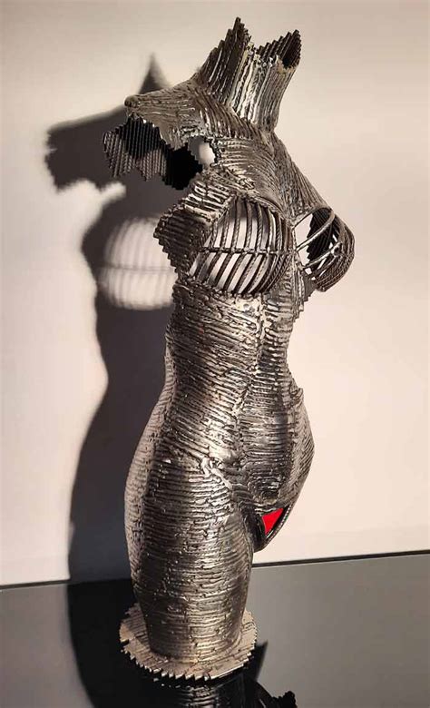 Metal sculptures of the feminine figure in sensuality - Trendy Art Ideas