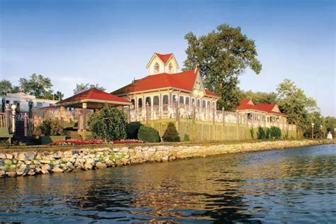 Swim and Stay: The Best Family-Friendly Hotels with Pools in Ontario