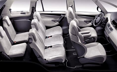 Citroen C4 Picasso interior - Car Body Design