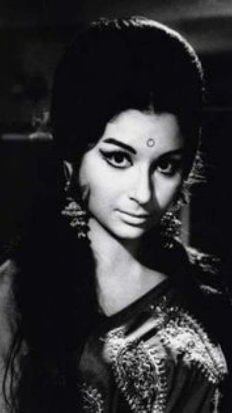 Top 10 highly rated movies of Sharmila Tagore 'the evergreen beauty of ...