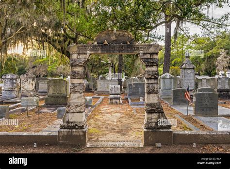 Jewish section of the historic Bonaventure Cemetery in Savannah, Georgia Stock Photo - Alamy