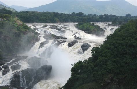 11 Best Waterfalls near Chennai within 100/200/300 Kms.