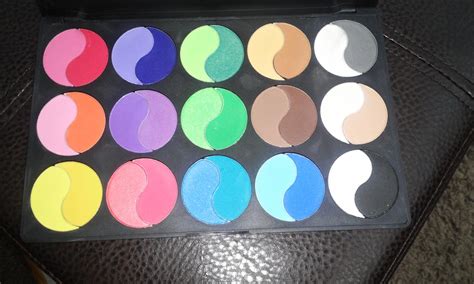 Beautifully Flawed: 30 Rainbow eyeshadow palette review/ Swatches ...