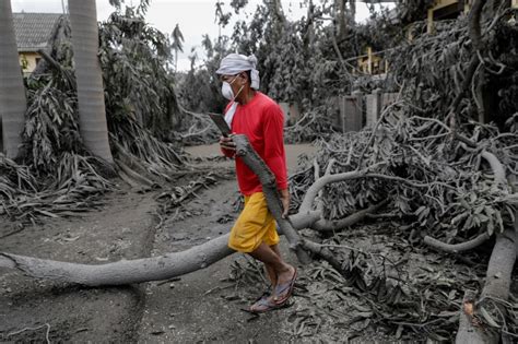 Philippines volcano eruption covers towns in ash as 30,000 people flee | Metro News