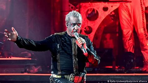 Till Lindemann, vocalista de Rammstein, cumple 60 años | Cultura | DW | 03.01.2023