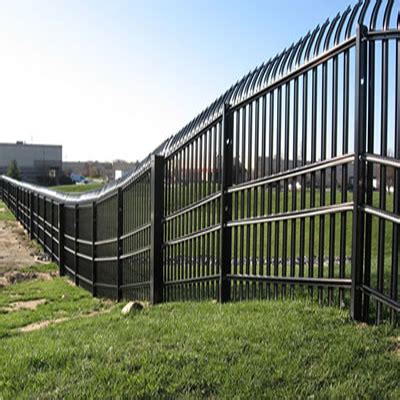 Palisade Fences have Various Materials, Styles, Colors