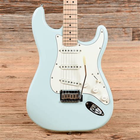 Squier Deluxe Stratocaster Sonic Blue 2017 – Chicago Music Exchange