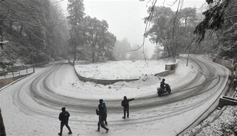 Widespread snowfall over western Himalayas to plummet Delhi- NCR temperature | Latest News India ...