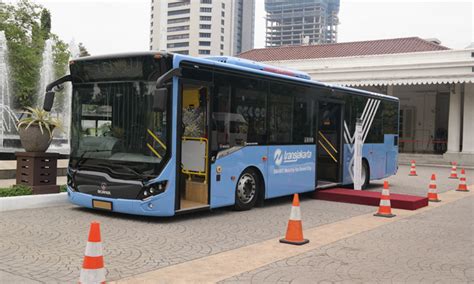 Transjakarta BRT system to receive 150 low-entry city buses