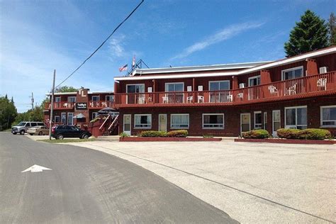 TOBERMORY INN & SUITES - Cottage Reviews (Canada) - Tripadvisor