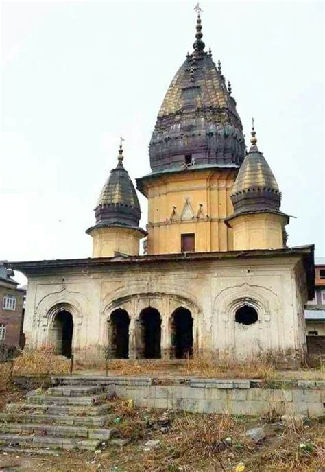 Painful Picture of Raghunath Temple Srinagar at the bank's of River ...