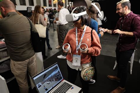 Meta Quest 3 VR Headset Has a Sweat Problem - Bloomberg