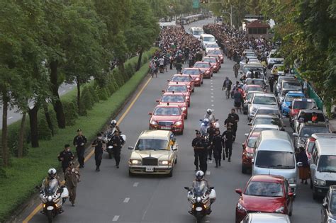 Bangkok Post - Demonstrators were 'unaware' of approaching royal motorcade