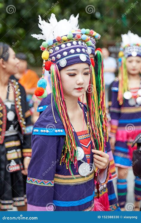 Xishuangbanna National Minority Dai Girls, China Yunnan Editorial Image - Image of yunnan, close ...