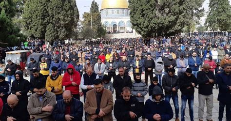 More Than 45.000 Worshipers Attend Friday Prayer at Al Aqsa Mosque ...