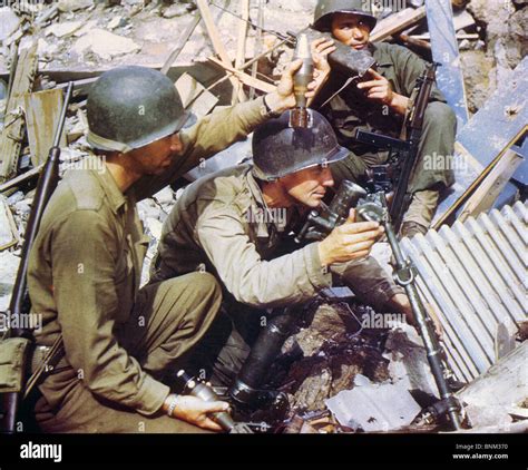 US ARMY MORTAR TEAM during WW2 Stock Photo - Alamy