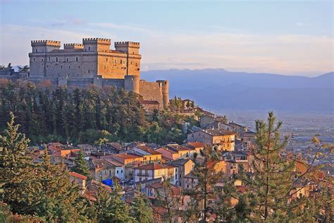 Castello di Celano - Piana del Fucino - Abruzzo | Paesaggi, Viaggiare ...