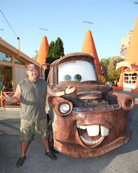 Sasaki Time: Another Shot of Larry The Cable Guy With Mater In Cars Land!