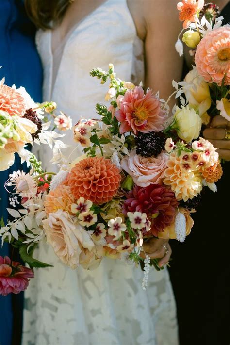 Fall-Inspired Bouquets with Orange Dahlias | Flower bouquet wedding, Dahlia wedding bouquets ...