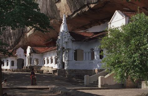 SIGIRY HISTORY: Cave Temple Dambulla