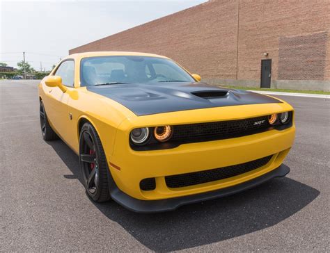 2017 Dodge Challenger SRT Hellcat Review: Stung by a Yellow Jacket