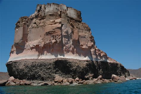 File:Stratified Island near La Paz, Baja California Sur, Mexico.jpg ...