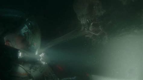 Underwater (2020) – Film Review. Flawed deep sea horror thriller.